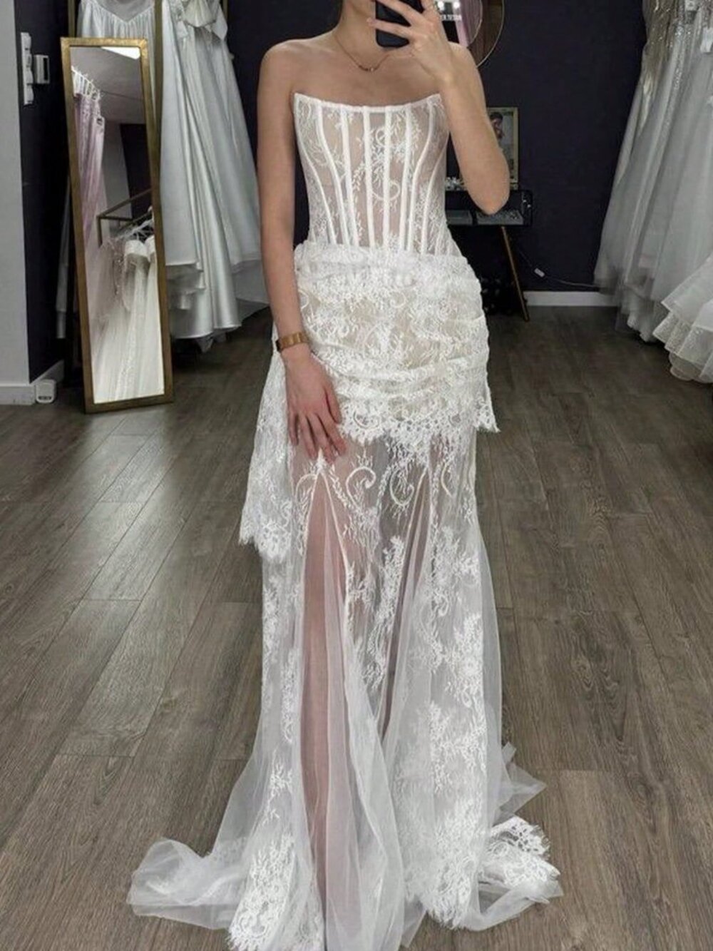 White Elegant Women's Tube Top Lace Fishbone Waist Dress with Pleated Streamers